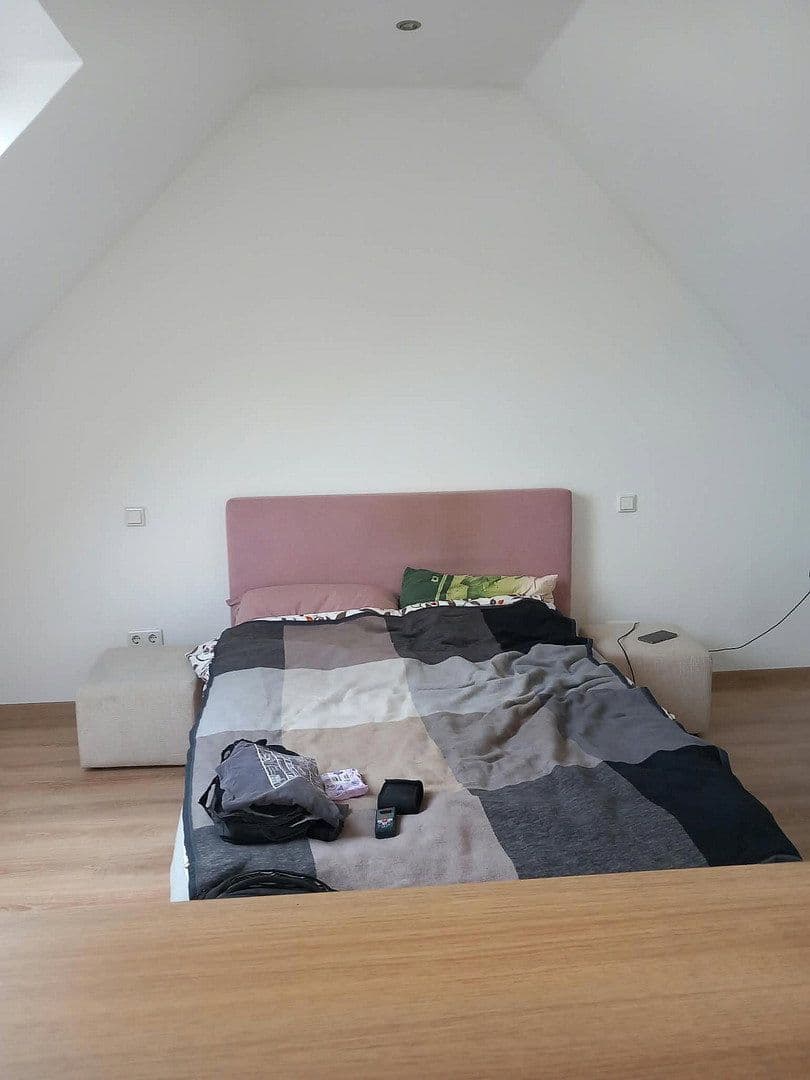 Pronájem bytu 2+1 70 m², Düsseldorf, Severní Porýní-Vestfálsko Pronájem bytu 2+1 70 m², Düsseldorf, Severní Porýní-Vestfálsko