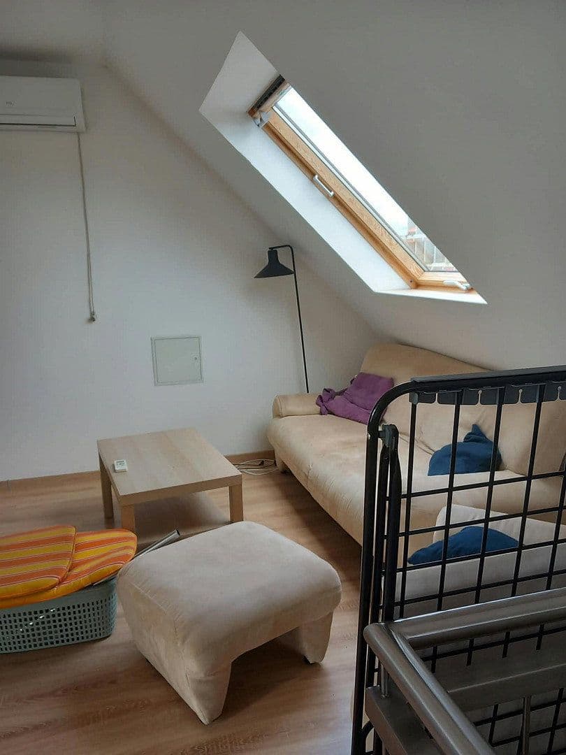 Pronájem bytu 2+1 70 m², Düsseldorf, Severní Porýní-Vestfálsko Pronájem bytu 2+1 70 m², Düsseldorf, Severní Porýní-Vestfálsko