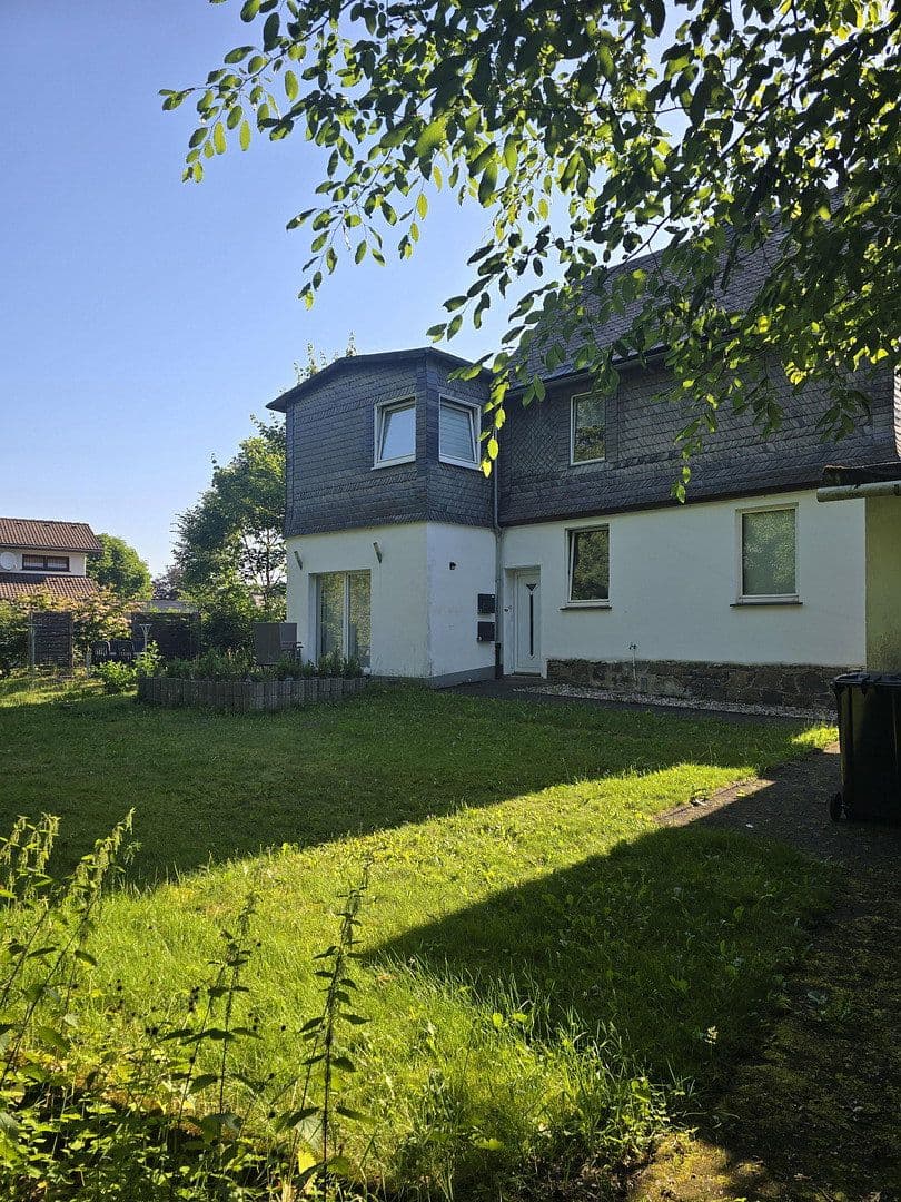 Prodej domu 218 m², pozemek 400 m², Winterberg, Severní Porýní-Vestfálsko Prodej domu 218 m², pozemek 400 m², Winterberg, Severní Porýní-Vestfálsko