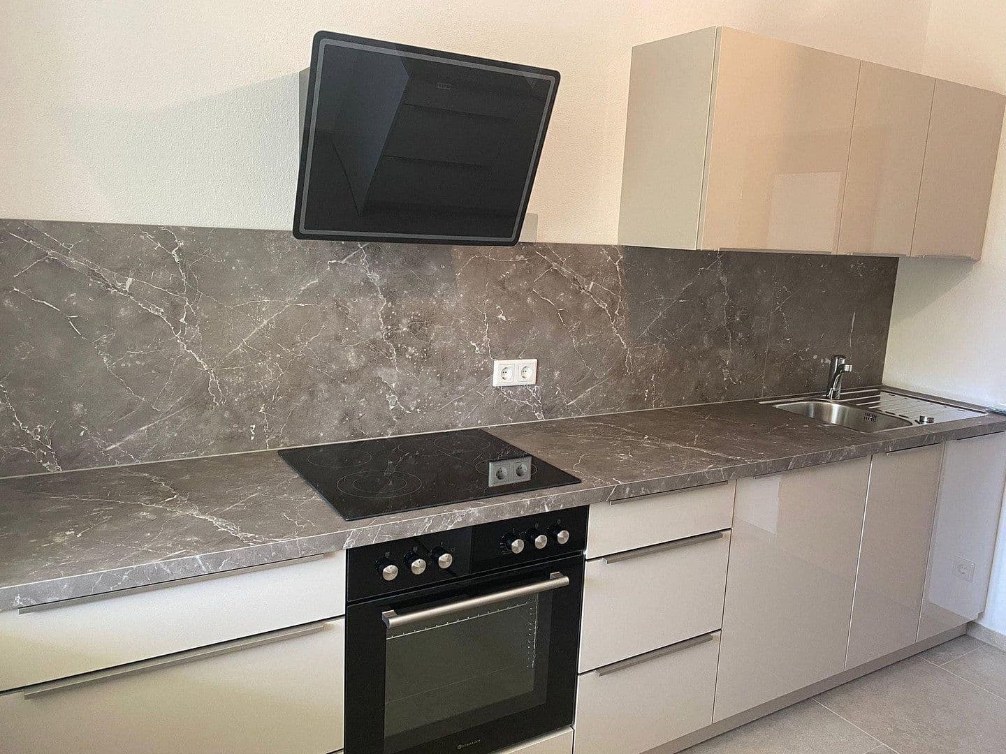 Pronájem bytu 2+1 59 m², Meisenweg 15, Germering, Bavorsko Pronájem bytu 2+1 59 m², Meisenweg 15, Germering, Bavorsko