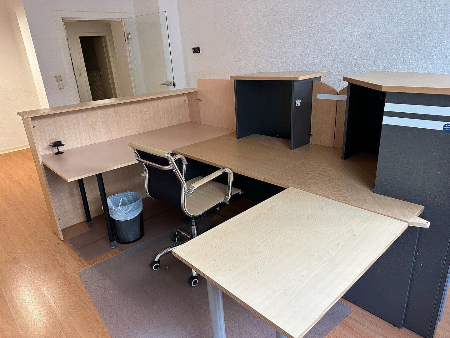 Pronájem kanceláře 70 m², Düsseldorf, Severní Porýní-Vestfálsko Pronájem kanceláře 70 m², Düsseldorf, Severní Porýní-Vestfálsko