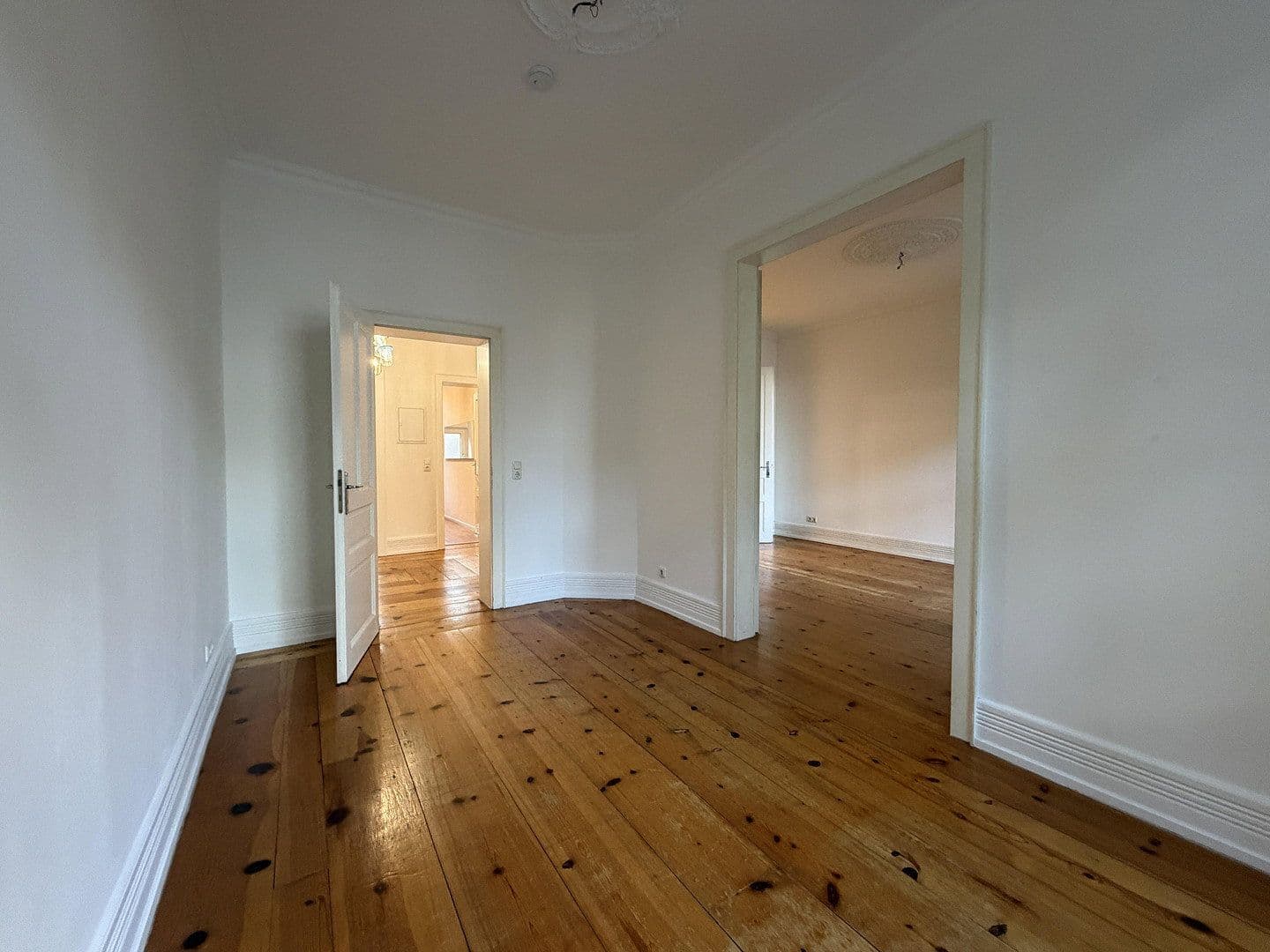 Pronájem bytu 3+1 101 m², Koselstraße 26, Frankfurt am Main, Hessen Pronájem bytu 3+1 101 m², Koselstraße 26, Frankfurt am Main, Hessen