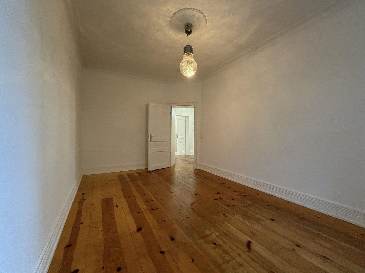Pronájem bytu 3+1 101 m², Koselstraße 26, Frankfurt am Main, Hessen Pronájem bytu 3+1 101 m², Koselstraße 26, Frankfurt am Main, Hessen