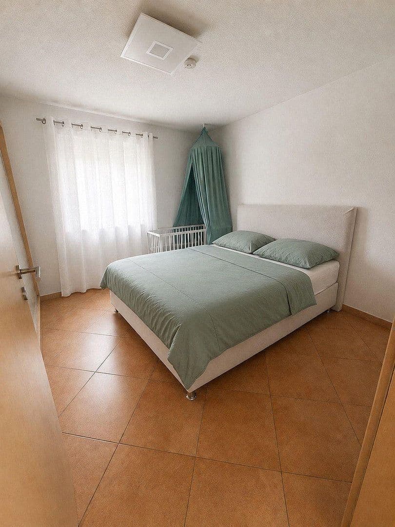 Pronájem bytu 4+1 95 m², Schießstattstr. 9, Feldkirchen-Westerham, Bavorsko Pronájem bytu 4+1 95 m², Schießstattstr. 9, Feldkirchen-Westerham, Bavorsko