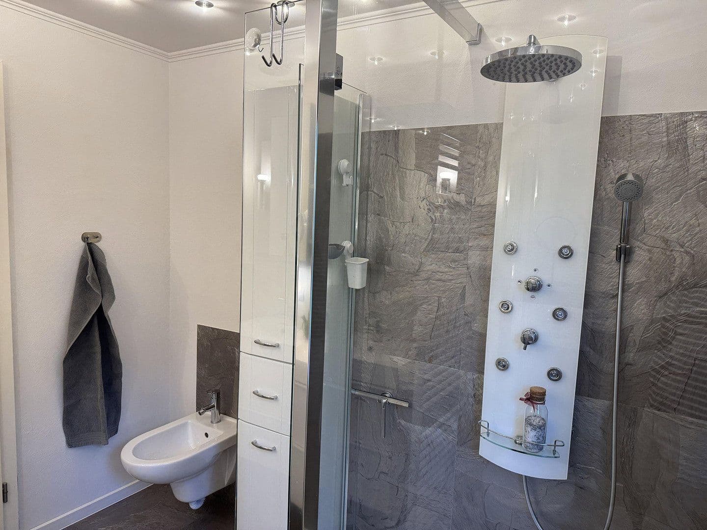 Pronájem bytu 5+1 181 m², Alemannenweg 16, Rainau, Bádensko-Württembersko Pronájem bytu 5+1 181 m², Alemannenweg 16, Rainau, Bádensko-Württembersko