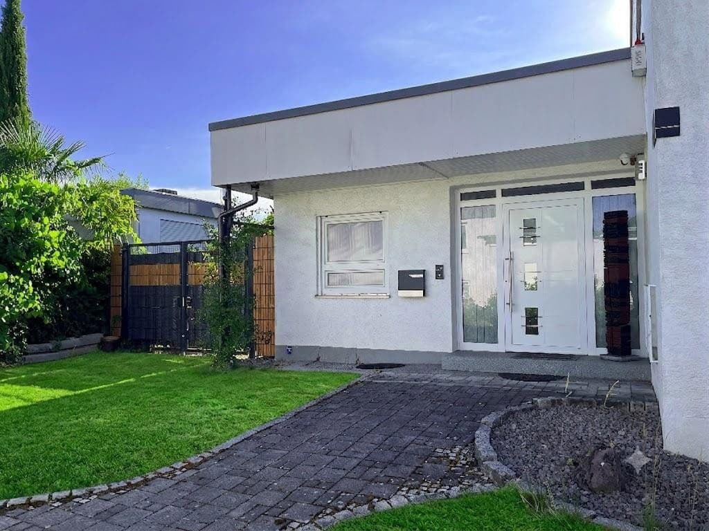 Prodej domu 153 m², pozemek 475 m², Offenburg, Bádensko-Württembersko Prodej domu 153 m², pozemek 475 m², Offenburg, Bádensko-Württembersko