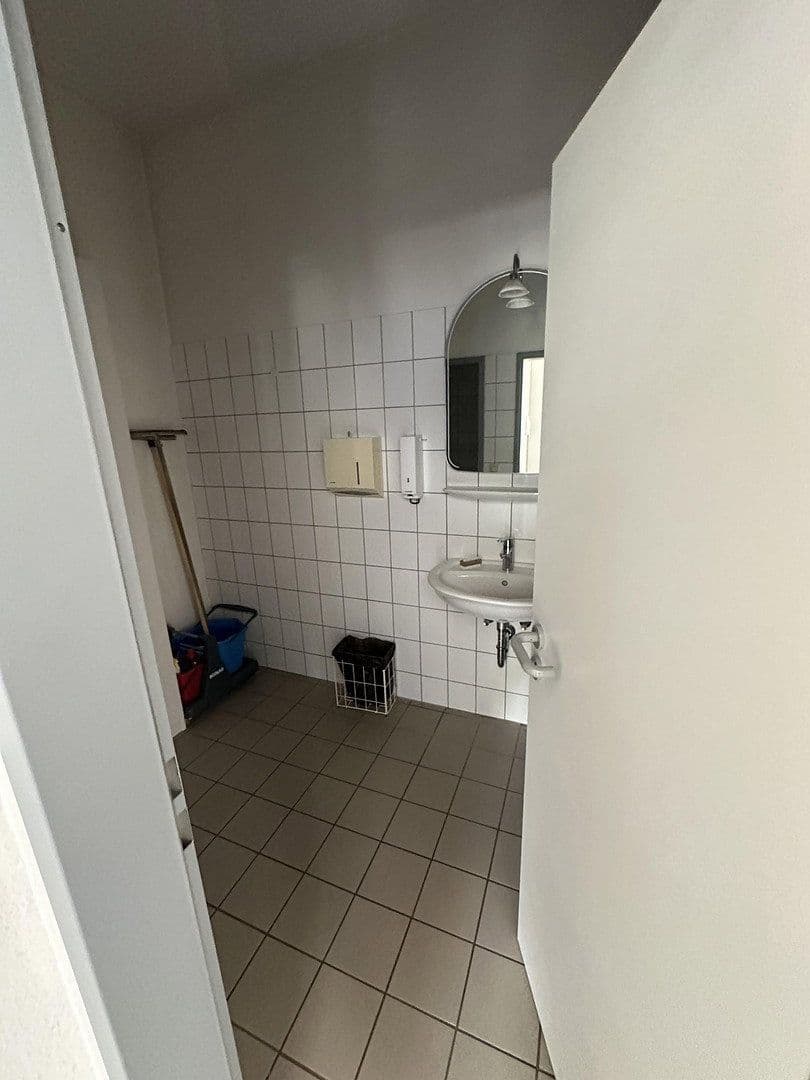Pronájem nebytového prostoru 500 m², Obere Hilgenstock 2, Warburg, Severní Porýní-Vestfálsko Pronájem nebytového prostoru 500 m², Obere Hilgenstock 2, Warburg, Severní Porýní-Vestfálsko