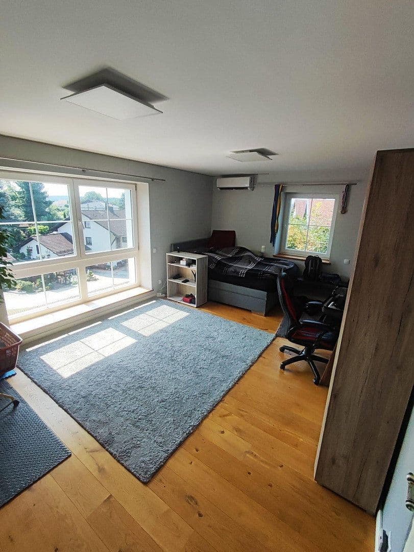 Prodej domu 270 m², pozemek 2.750 m², Wisseldorfer Str. 43, Landau an der Isar, Bavorsko Prodej domu 270 m², pozemek 2.750 m², Wisseldorfer Str. 43, Landau an der Isar, Bavorsko
