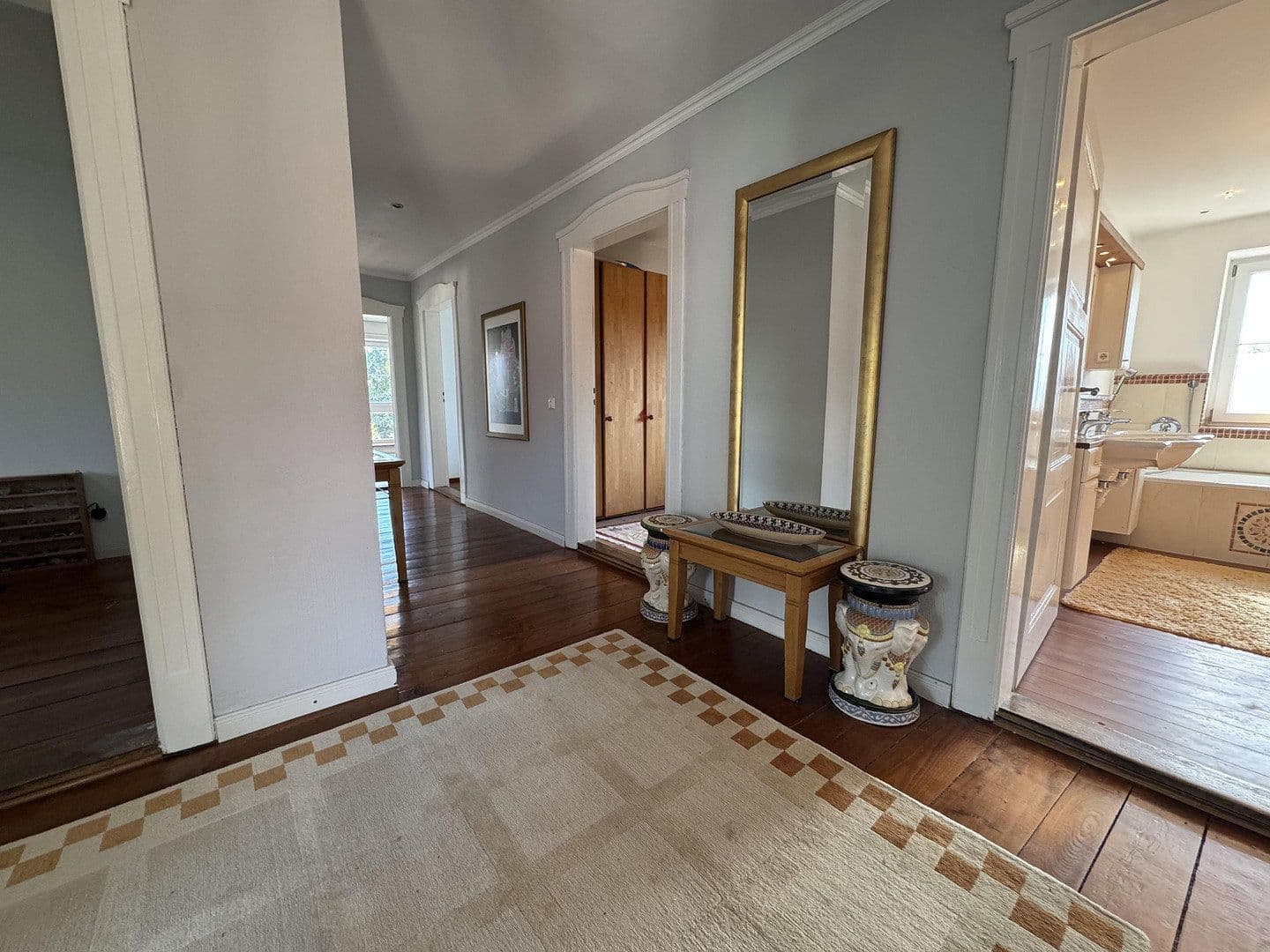 Prodej domu 270 m², pozemek 2.750 m², Wisseldorfer Str. 43, Landau an der Isar, Bavorsko Prodej domu 270 m², pozemek 2.750 m², Wisseldorfer Str. 43, Landau an der Isar, Bavorsko