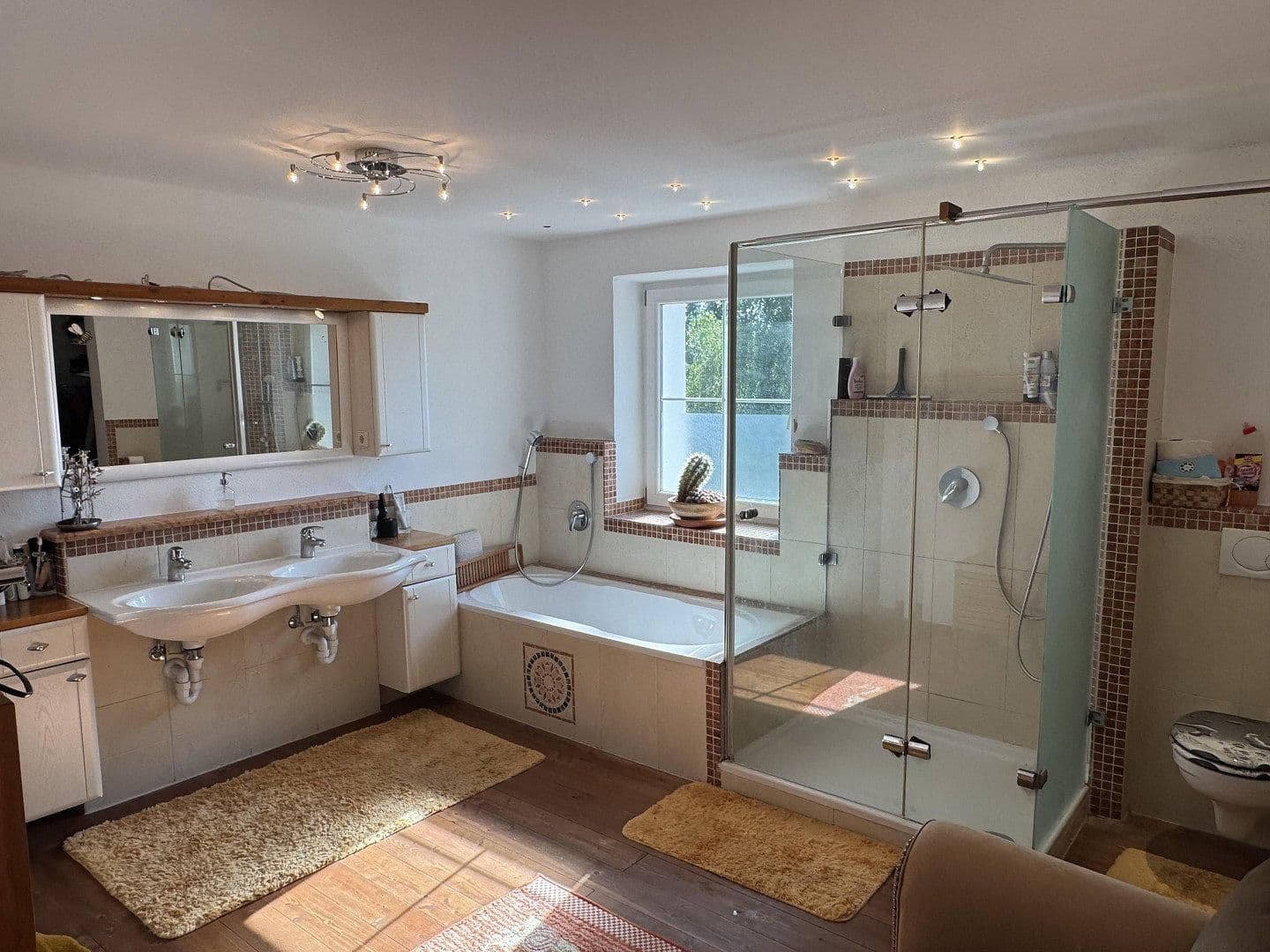 Prodej domu 270 m², pozemek 2.750 m², Wisseldorfer Str. 43, Landau an der Isar, Bavorsko Prodej domu 270 m², pozemek 2.750 m², Wisseldorfer Str. 43, Landau an der Isar, Bavorsko