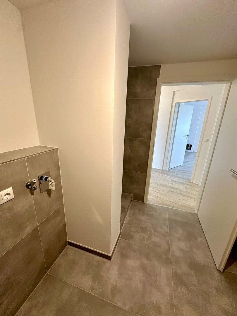 Pronájem bytu 4+1 135 m², Färberstr. 100, Düsseldorf, Severní Porýní-Vestfálsko Pronájem bytu 4+1 135 m², Färberstr. 100, Düsseldorf, Severní Porýní-Vestfálsko