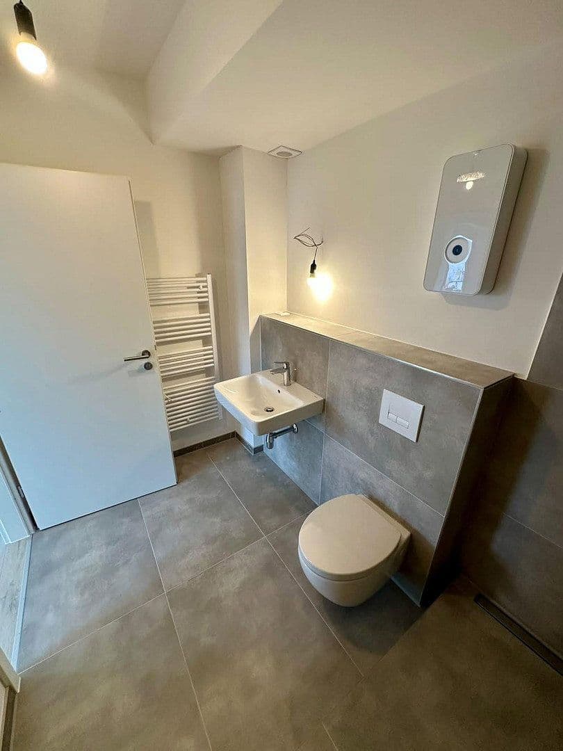 Pronájem bytu 4+1 135 m², Färberstr. 100, Düsseldorf, Severní Porýní-Vestfálsko Pronájem bytu 4+1 135 m², Färberstr. 100, Düsseldorf, Severní Porýní-Vestfálsko