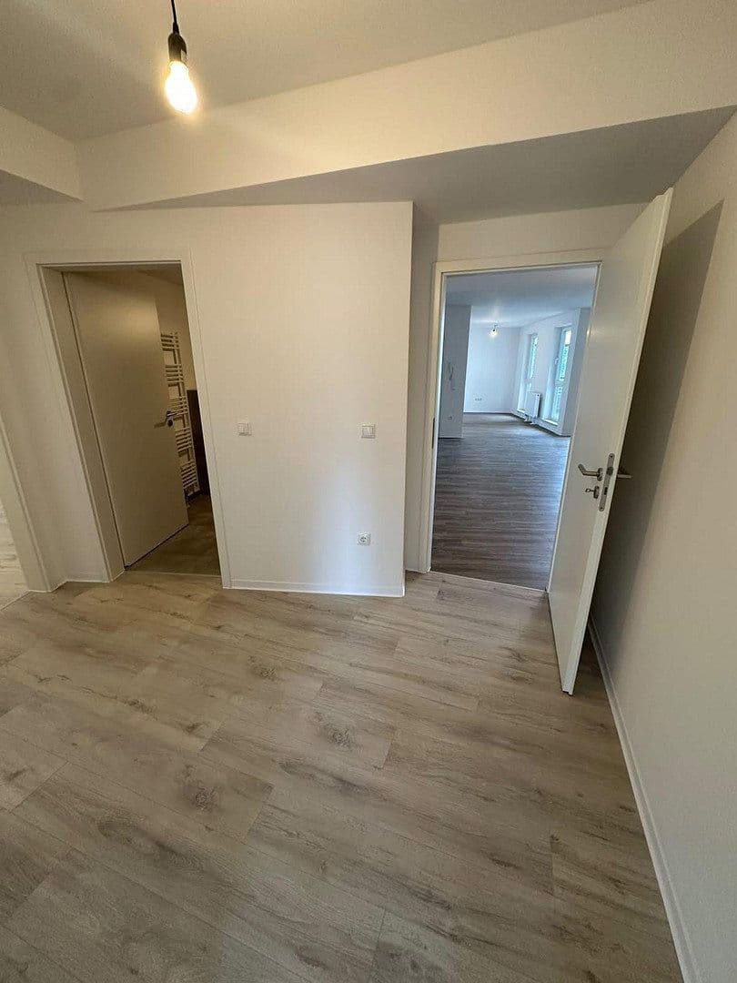 Pronájem bytu 4+1 135 m², Färberstr. 100, Düsseldorf, Severní Porýní-Vestfálsko Pronájem bytu 4+1 135 m², Färberstr. 100, Düsseldorf, Severní Porýní-Vestfálsko