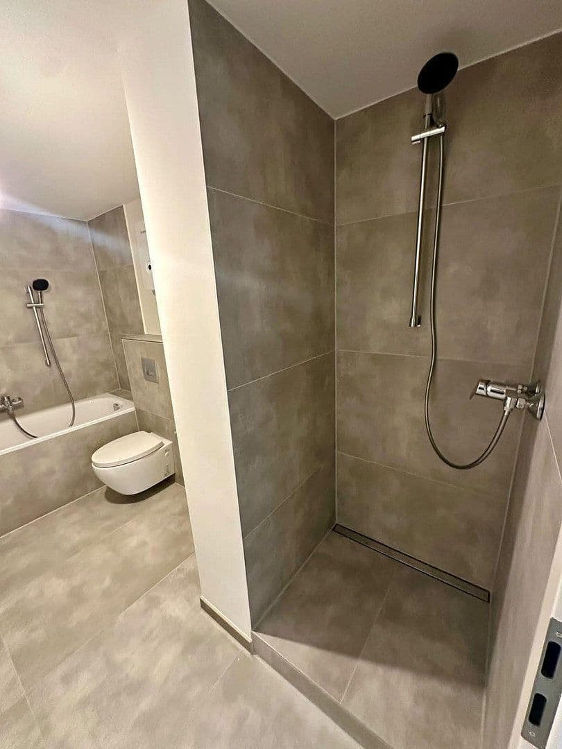 Pronájem bytu 4+1 135 m², Färberstr. 100, Düsseldorf, Severní Porýní-Vestfálsko Pronájem bytu 4+1 135 m², Färberstr. 100, Düsseldorf, Severní Porýní-Vestfálsko