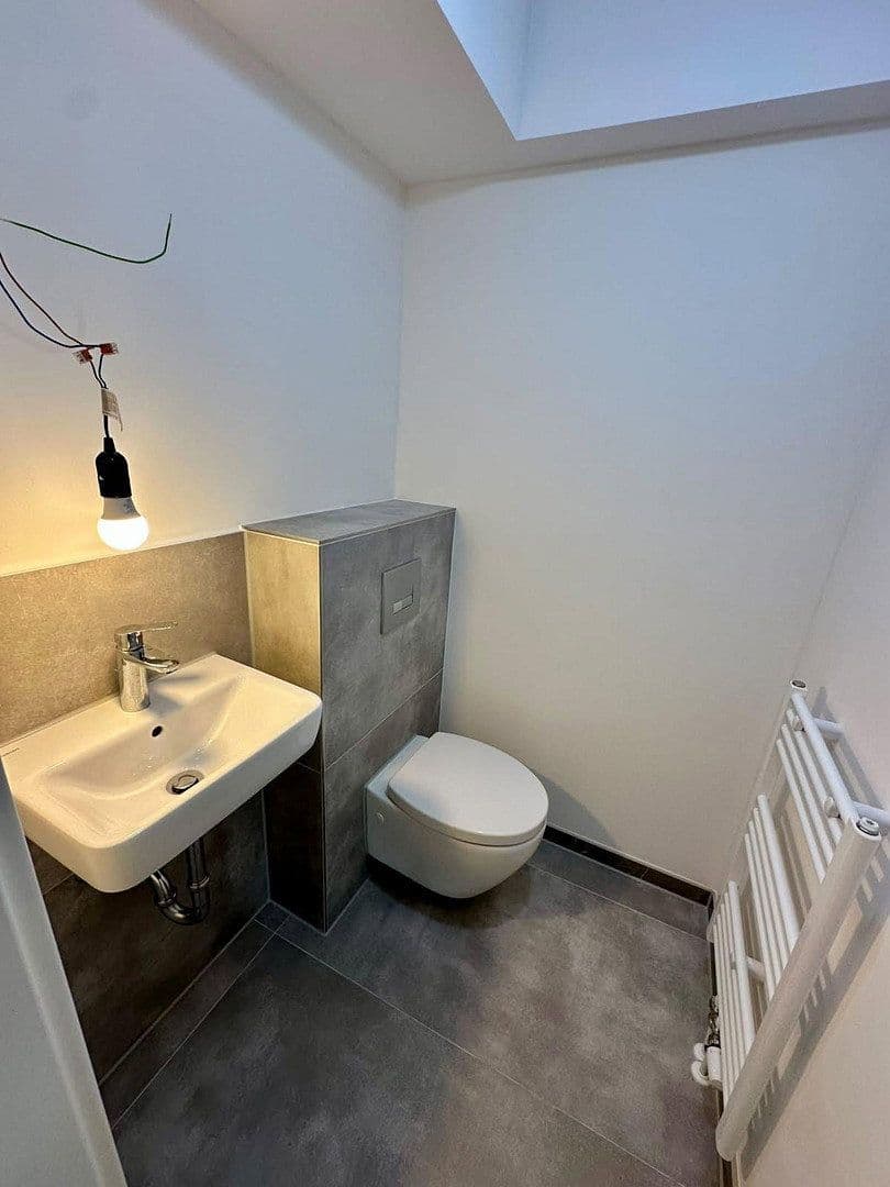 Pronájem bytu 4+1 135 m², Färberstr. 100, Düsseldorf, Severní Porýní-Vestfálsko Pronájem bytu 4+1 135 m², Färberstr. 100, Düsseldorf, Severní Porýní-Vestfálsko