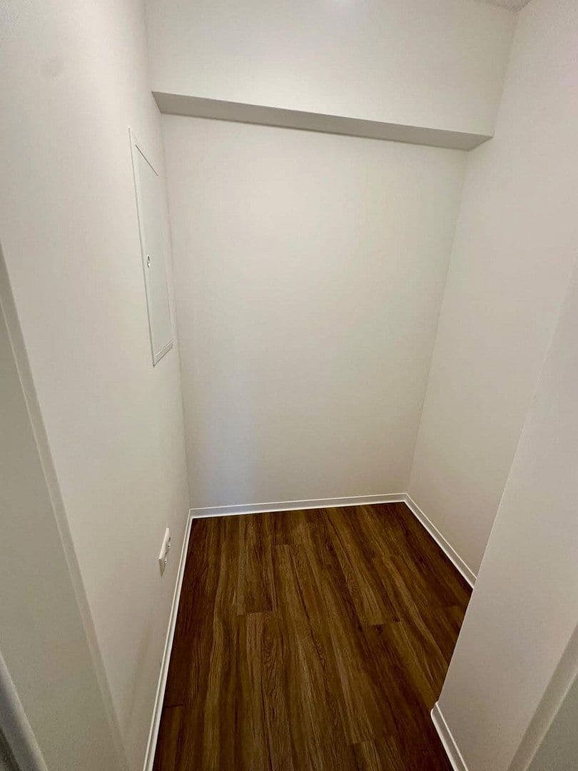 Pronájem bytu 4+1 135 m², Färberstr. 100, Düsseldorf, Severní Porýní-Vestfálsko Pronájem bytu 4+1 135 m², Färberstr. 100, Düsseldorf, Severní Porýní-Vestfálsko