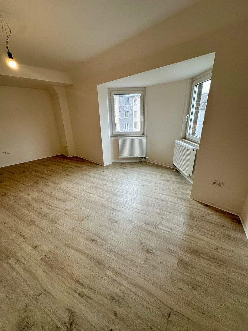 Pronájem bytu 4+1 135 m², Färberstr. 100, Düsseldorf, Severní Porýní-Vestfálsko Pronájem bytu 4+1 135 m², Färberstr. 100, Düsseldorf, Severní Porýní-Vestfálsko