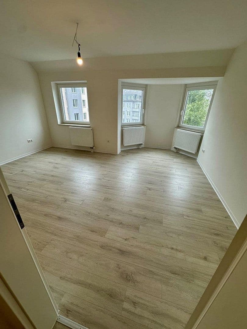 Pronájem bytu 4+1 135 m², Färberstr. 100, Düsseldorf, Severní Porýní-Vestfálsko Pronájem bytu 4+1 135 m², Färberstr. 100, Düsseldorf, Severní Porýní-Vestfálsko