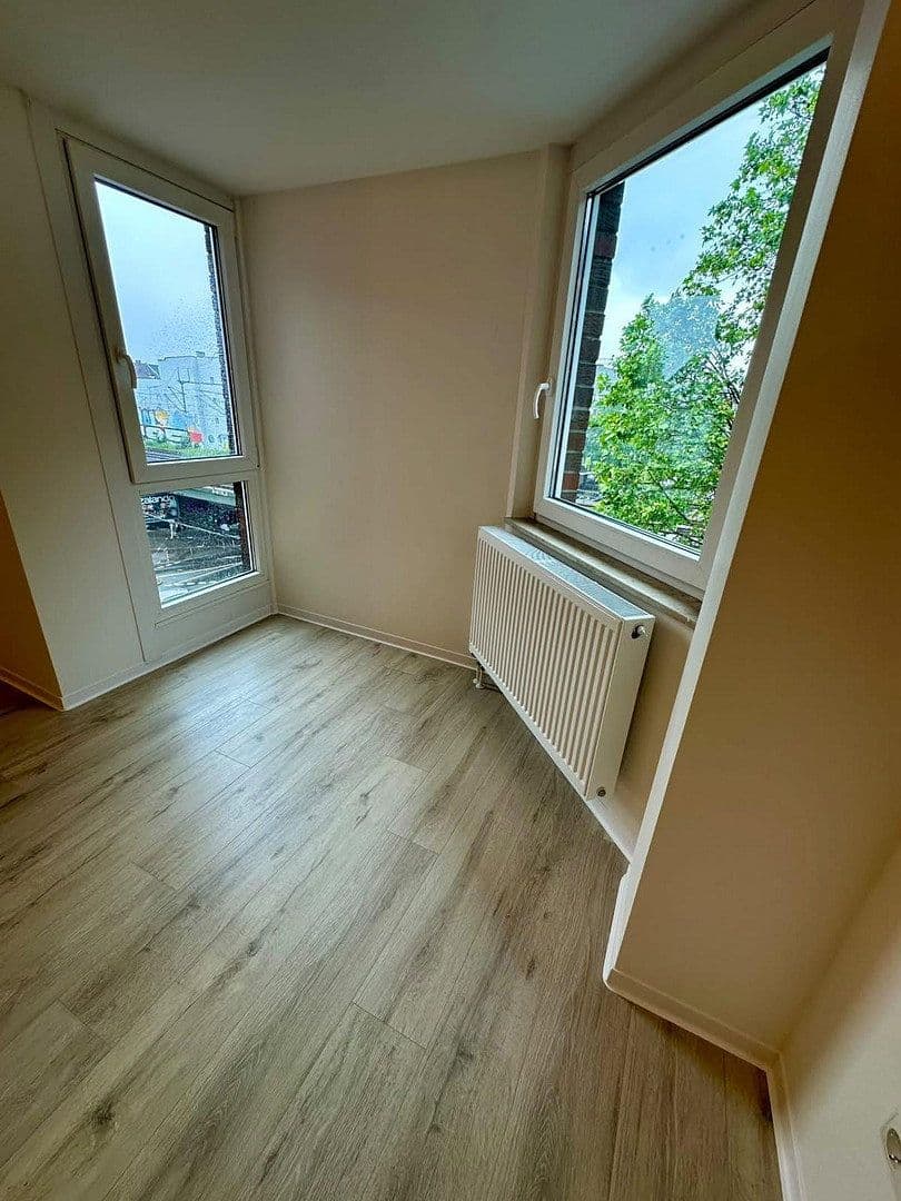 Pronájem bytu 4+1 135 m², Färberstr. 100, Düsseldorf, Severní Porýní-Vestfálsko Pronájem bytu 4+1 135 m², Färberstr. 100, Düsseldorf, Severní Porýní-Vestfálsko