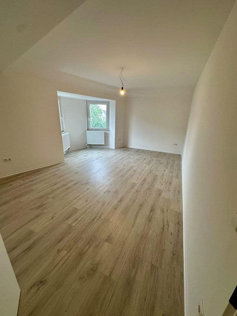 Pronájem bytu 4+1 135 m², Färberstr. 100, Düsseldorf, Severní Porýní-Vestfálsko Pronájem bytu 4+1 135 m², Färberstr. 100, Düsseldorf, Severní Porýní-Vestfálsko