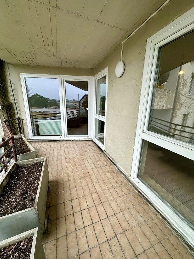 Pronájem bytu 4+1 135 m², Färberstr. 100, Düsseldorf, Severní Porýní-Vestfálsko Pronájem bytu 4+1 135 m², Färberstr. 100, Düsseldorf, Severní Porýní-Vestfálsko