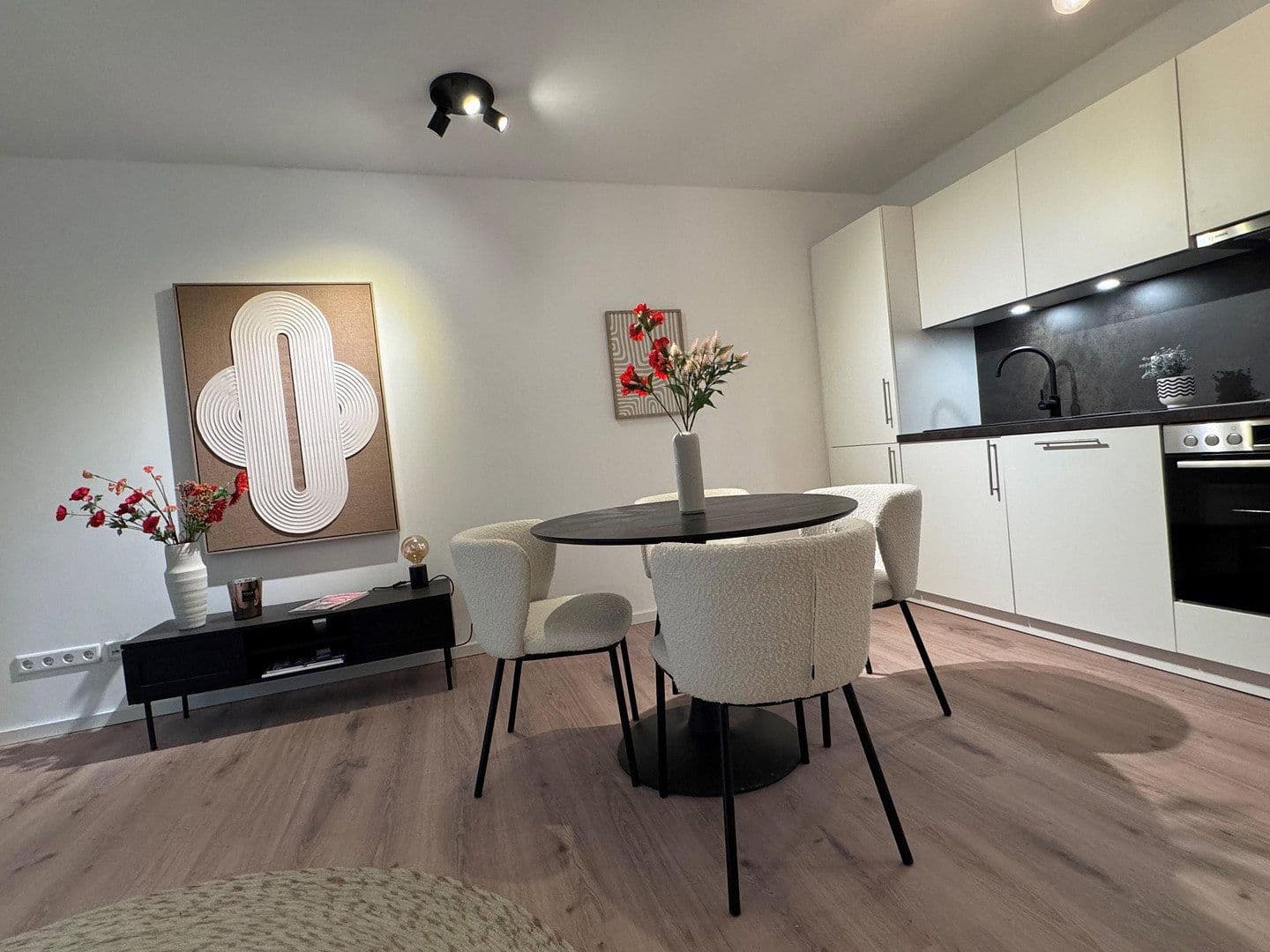 Pronájem bytu 3+1 81 m², Schweinauer Hauptstraße 1, Nürnberg, Bavorsko Pronájem bytu 3+1 81 m², Schweinauer Hauptstraße 1, Nürnberg, Bavorsko