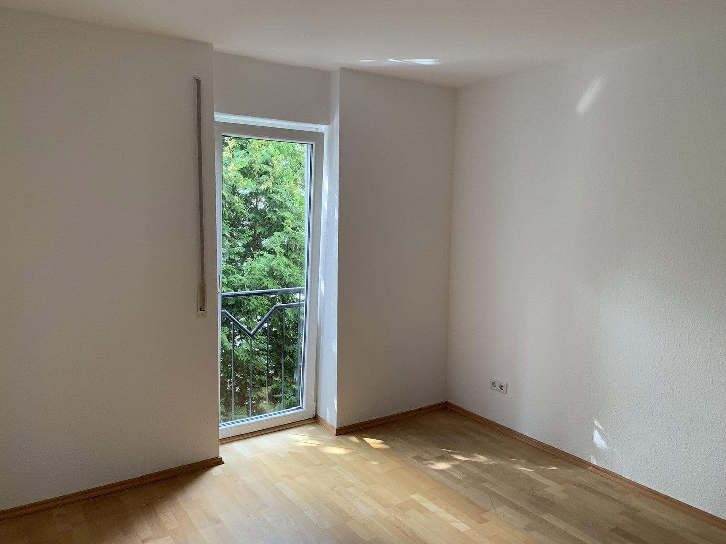 Prodej domu 157 m², pozemek 176 m², Am Wiesenrain 12, Frankfurt am Main, Hessen Prodej domu 157 m², pozemek 176 m², Am Wiesenrain 12, Frankfurt am Main, Hessen