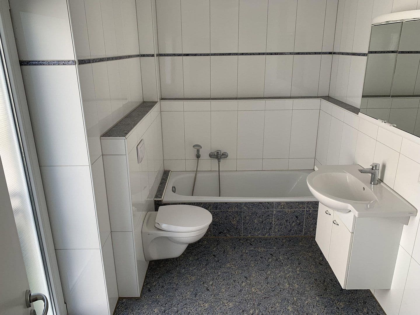 Prodej domu 157 m², pozemek 176 m², Am Wiesenrain 12, Frankfurt am Main, Hessen Prodej domu 157 m², pozemek 176 m², Am Wiesenrain 12, Frankfurt am Main, Hessen