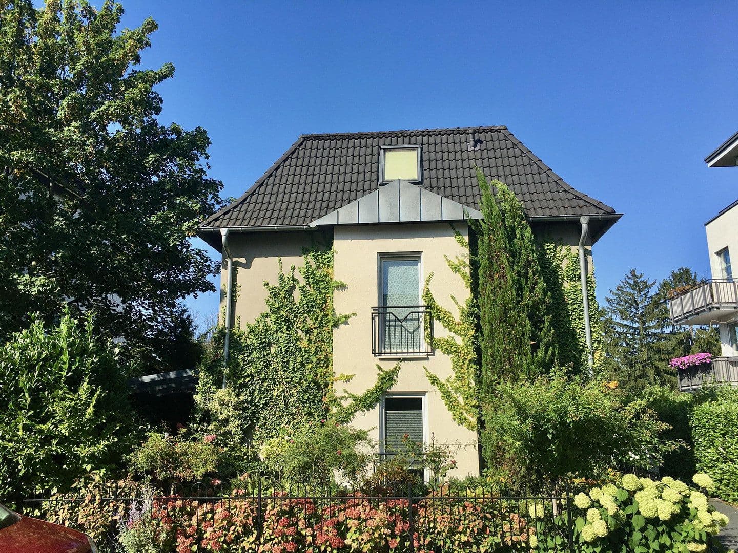 Prodej domu 157 m², pozemek 176 m², Am Wiesenrain 12, Frankfurt am Main, Hessen Prodej domu 157 m², pozemek 176 m², Am Wiesenrain 12, Frankfurt am Main, Hessen