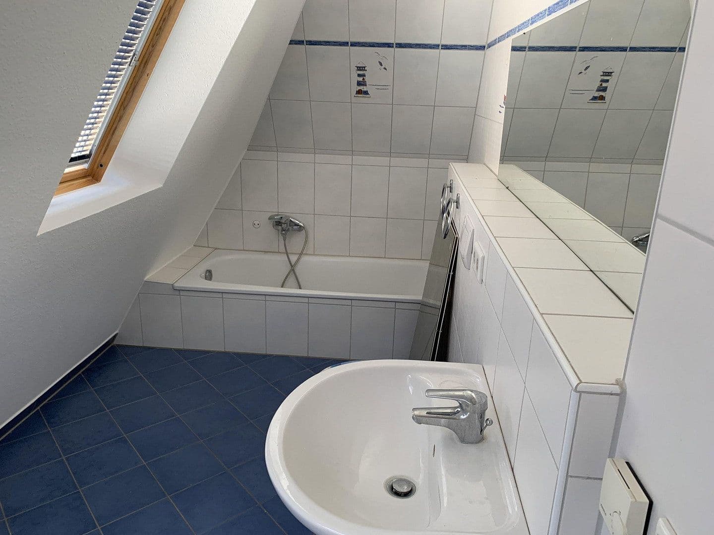 Prodej domu 157 m², pozemek 176 m², Am Wiesenrain 12, Frankfurt am Main, Hessen Prodej domu 157 m², pozemek 176 m², Am Wiesenrain 12, Frankfurt am Main, Hessen