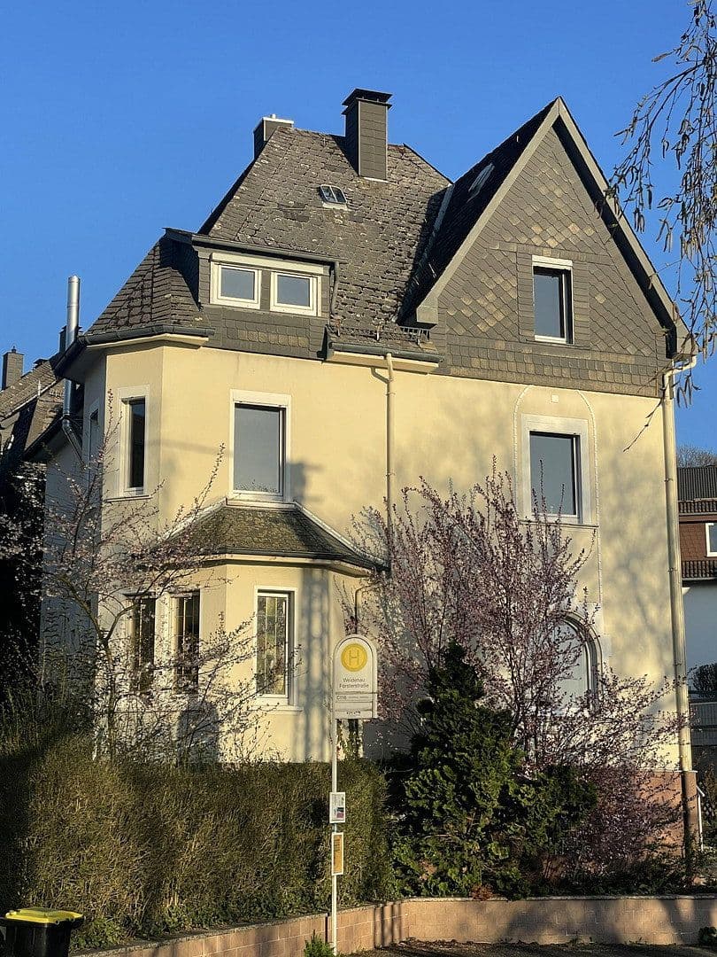 Prodej domu 175 m², pozemek 369 m², Siegen, Severní Porýní-Vestfálsko Prodej domu 175 m², pozemek 369 m², Siegen, Severní Porýní-Vestfálsko