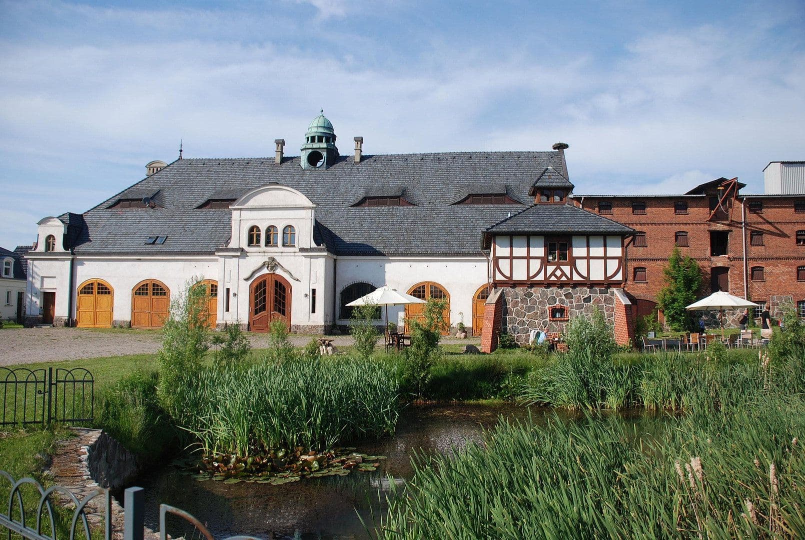 Prodej domu 10.660 m², pozemek 57.500 m², Parkstr. 3, Klocksin, Mecklenburg-Vorpommern Prodej domu 10.660 m², pozemek 57.500 m², Parkstr. 3, Klocksin, Mecklenburg-Vorpommern
