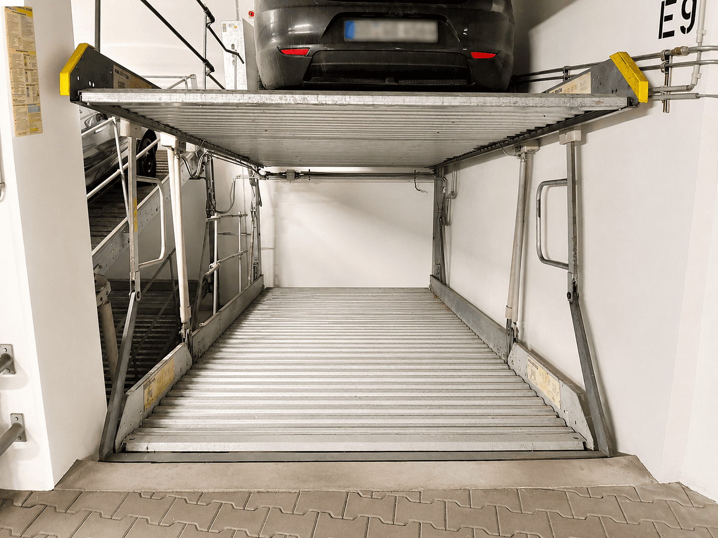 Pronájem garáže, Schroeterstraße 22, Dresden, Sasko Pronájem garáže, Schroeterstraße 22, Dresden, Sasko