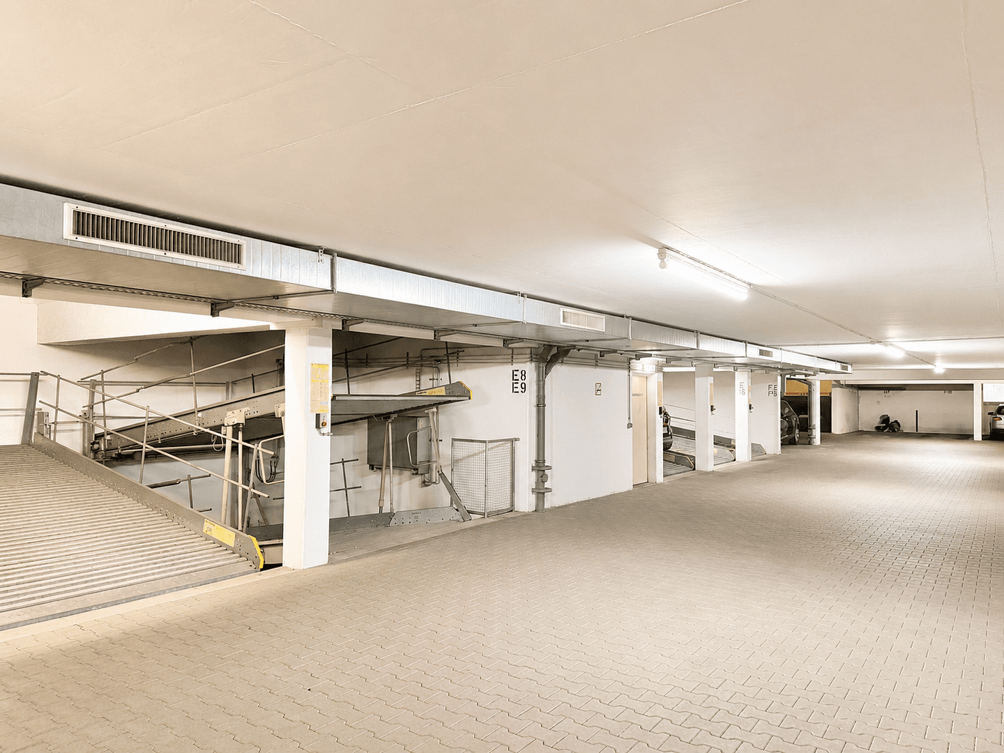 Pronájem garáže, Schroeterstraße 22, Dresden, Sasko Pronájem garáže, Schroeterstraße 22, Dresden, Sasko
