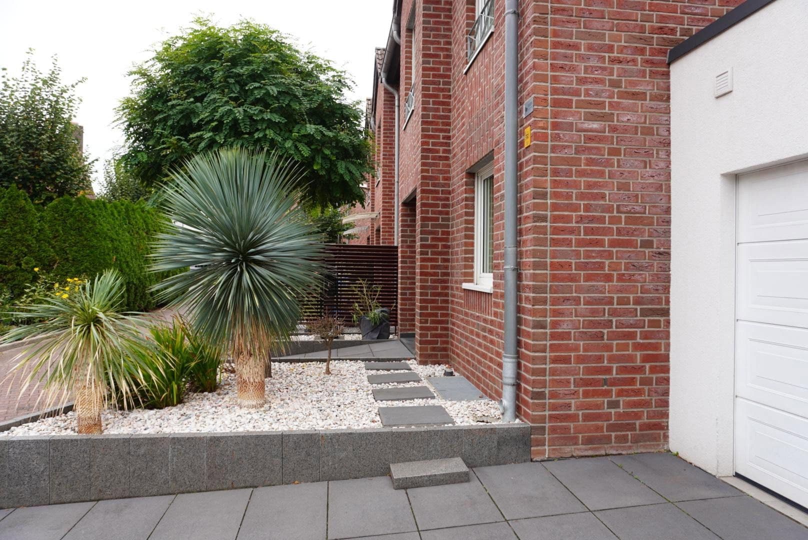 Prodej domu 147 m², pozemek 303 m², Gladbacher Straße 280, Neuss, Severní Porýní-Vestfálsko Prodej domu 147 m², pozemek 303 m², Gladbacher Straße 280, Neuss, Severní Porýní-Vestfálsko