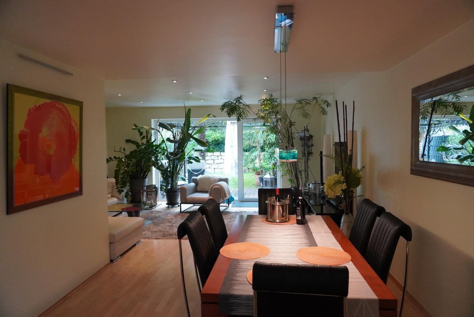 Prodej domu 147 m², pozemek 303 m², Gladbacher Straße 280, Neuss, Severní Porýní-Vestfálsko Prodej domu 147 m², pozemek 303 m², Gladbacher Straße 280, Neuss, Severní Porýní-Vestfálsko