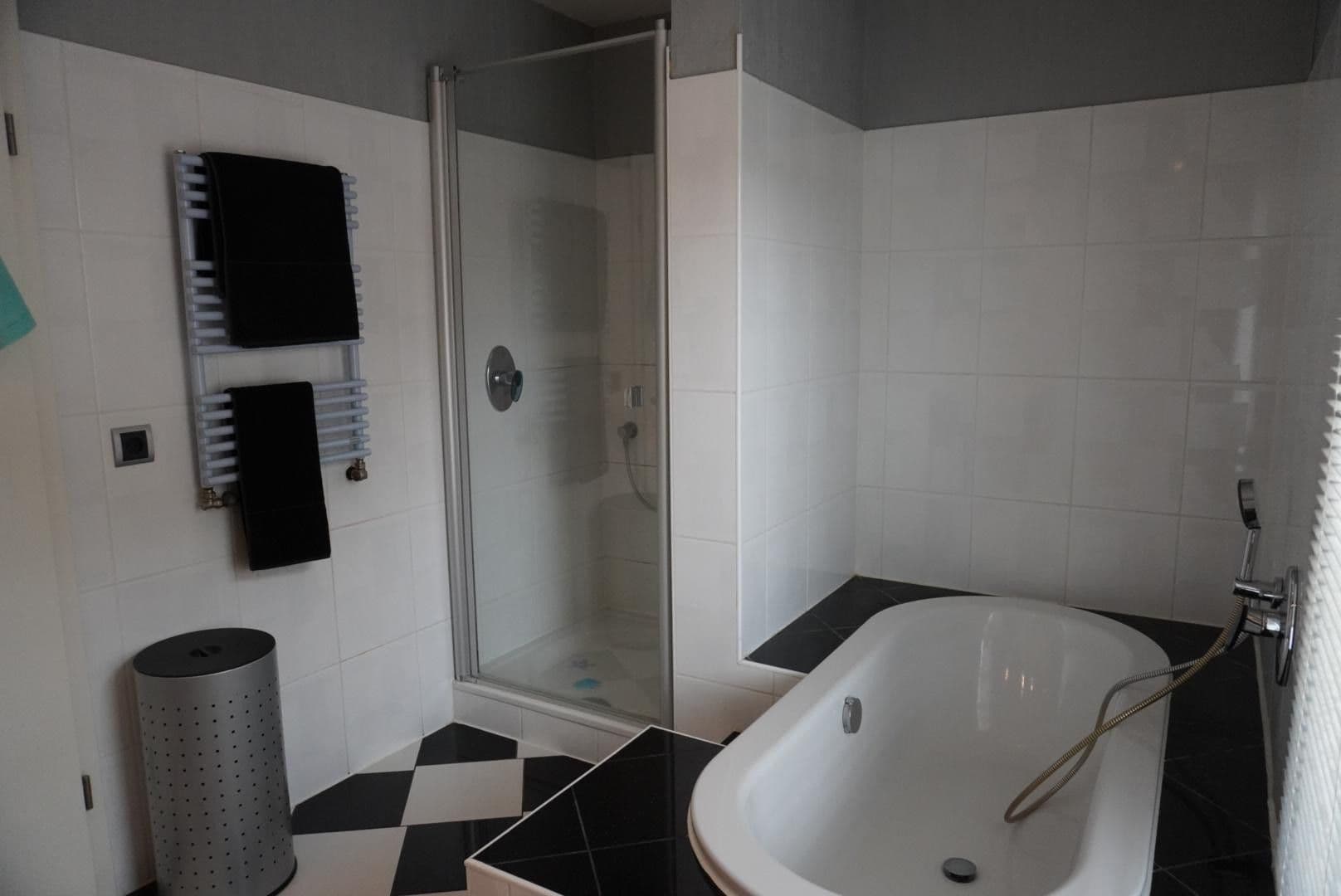 Prodej domu 147 m², pozemek 303 m², Gladbacher Straße 280, Neuss, Severní Porýní-Vestfálsko Prodej domu 147 m², pozemek 303 m², Gladbacher Straße 280, Neuss, Severní Porýní-Vestfálsko
