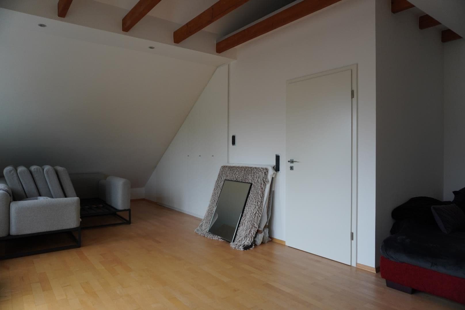Prodej domu 147 m², pozemek 303 m², Gladbacher Straße 280, Neuss, Severní Porýní-Vestfálsko Prodej domu 147 m², pozemek 303 m², Gladbacher Straße 280, Neuss, Severní Porýní-Vestfálsko