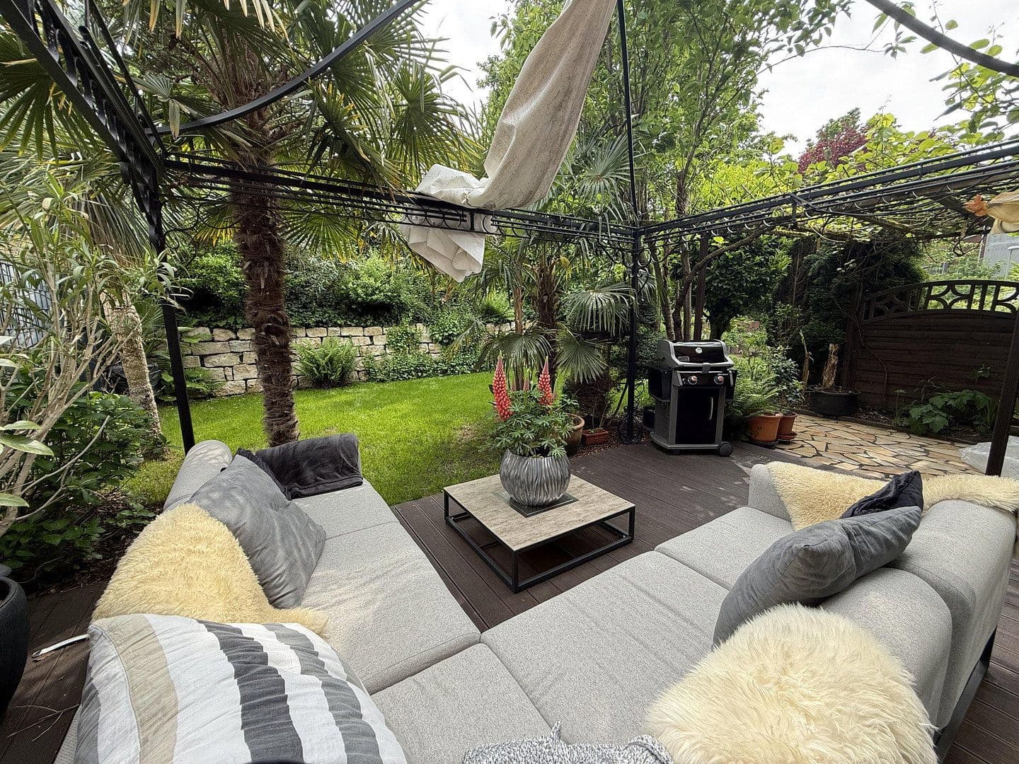 Prodej domu 147 m², pozemek 303 m², Gladbacher Straße 280, Neuss, Severní Porýní-Vestfálsko Prodej domu 147 m², pozemek 303 m², Gladbacher Straße 280, Neuss, Severní Porýní-Vestfálsko
