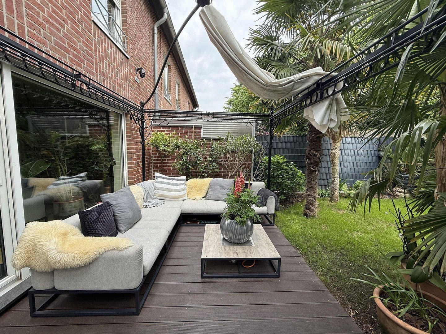 Prodej domu 147 m², pozemek 303 m², Gladbacher Straße 280, Neuss, Severní Porýní-Vestfálsko Prodej domu 147 m², pozemek 303 m², Gladbacher Straße 280, Neuss, Severní Porýní-Vestfálsko