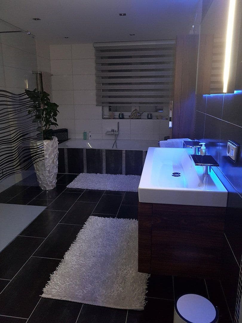 Prodej domu 166 m², pozemek 535 m², Krefeld, Severní Porýní-Vestfálsko Prodej domu 166 m², pozemek 535 m², Krefeld, Severní Porýní-Vestfálsko