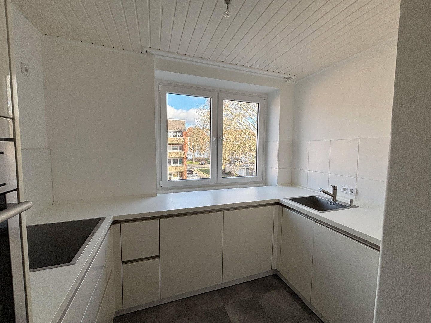 Pronájem bytu 3+1 115 m², Braunschweig, Dolní Sasko Pronájem bytu 3+1 115 m², Braunschweig, Dolní Sasko