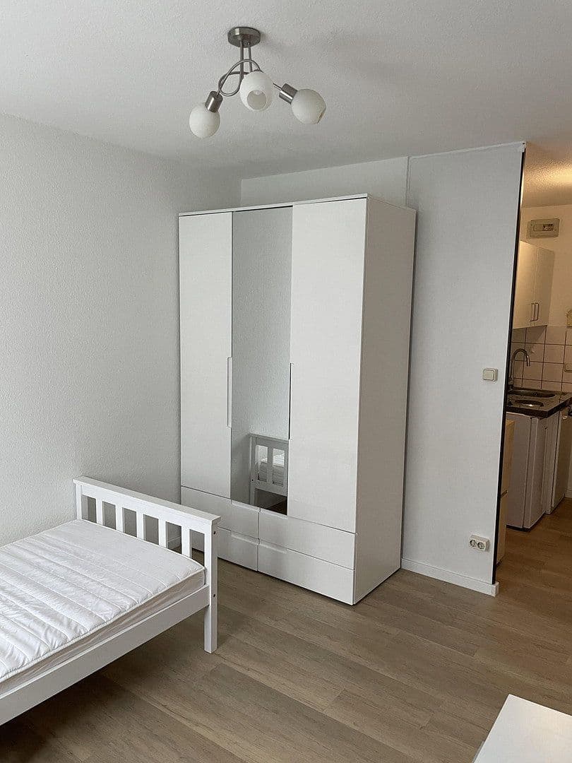Pronájem bytu 1+1 17 m², Äußere Brucker Straße 43, Erlangen, Bavorsko Pronájem bytu 1+1 17 m², Äußere Brucker Straße 43, Erlangen, Bavorsko