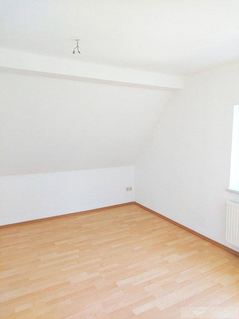 Pronájem bytu 3+1 45 m², West Straße 9, Gersdorf, Sasko Pronájem bytu 3+1 45 m², West Straße 9, Gersdorf, Sasko