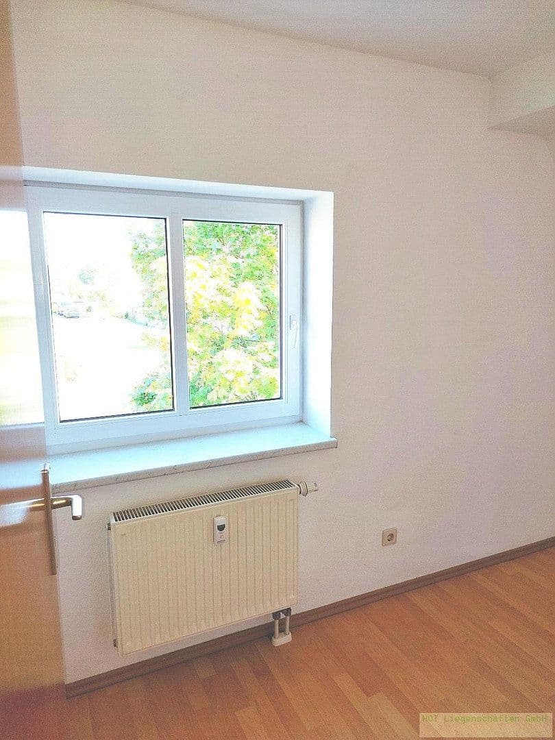 Pronájem bytu 3+1 45 m², West Straße 9, Gersdorf, Sasko Pronájem bytu 3+1 45 m², West Straße 9, Gersdorf, Sasko