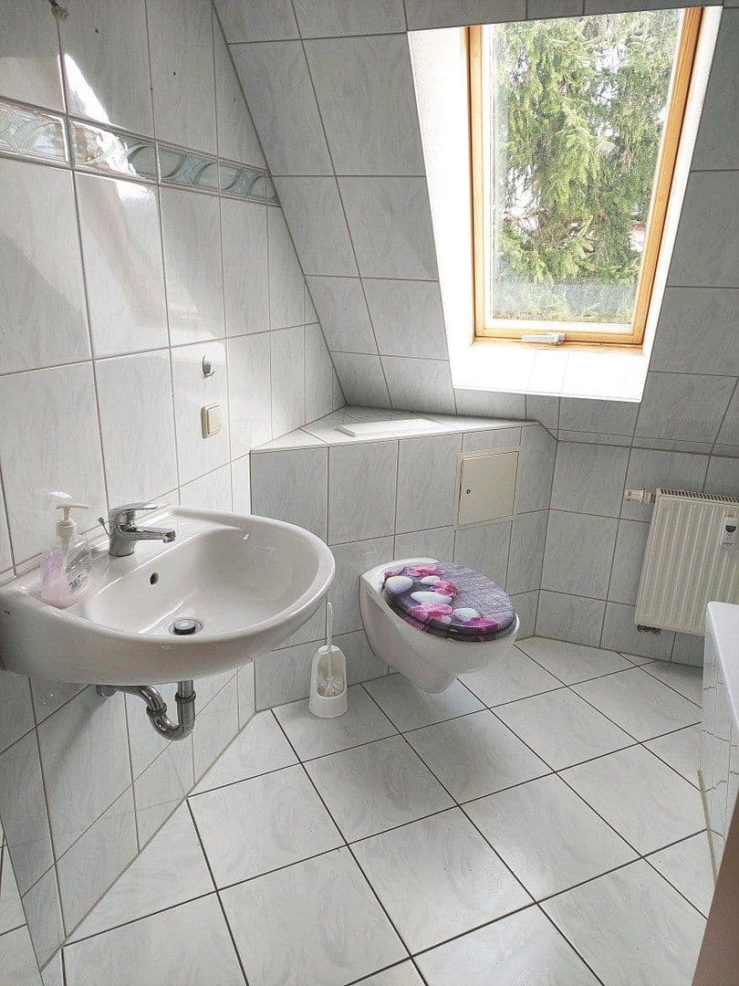 Pronájem bytu 3+1 45 m², West Straße 9, Gersdorf, Sasko Pronájem bytu 3+1 45 m², West Straße 9, Gersdorf, Sasko