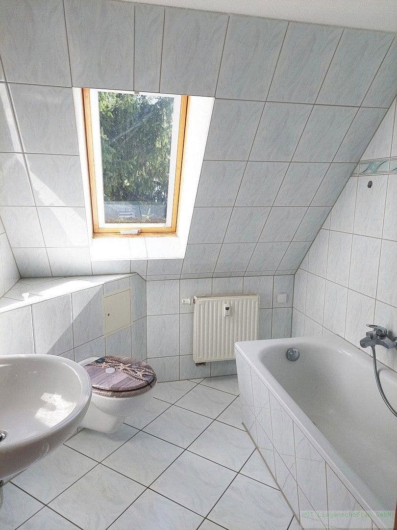 Pronájem bytu 3+1 45 m², West Straße 9, Gersdorf, Sasko Pronájem bytu 3+1 45 m², West Straße 9, Gersdorf, Sasko