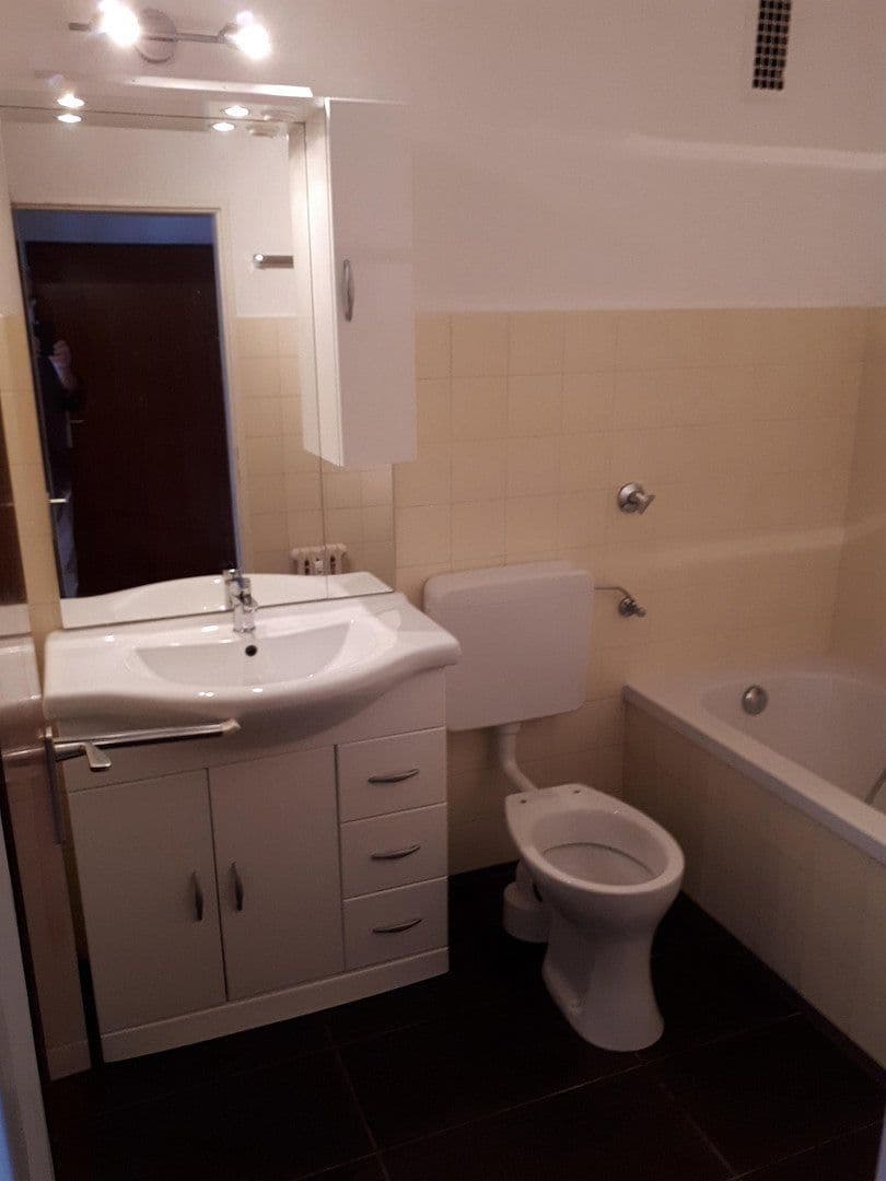 Pronájem bytu 1+1 40 m², Trebnitzerstr. 68, Nürnberg - Langwasser, Bavorsko Pronájem bytu 1+1 40 m², Trebnitzerstr. 68, Nürnberg - Langwasser, Bavorsko