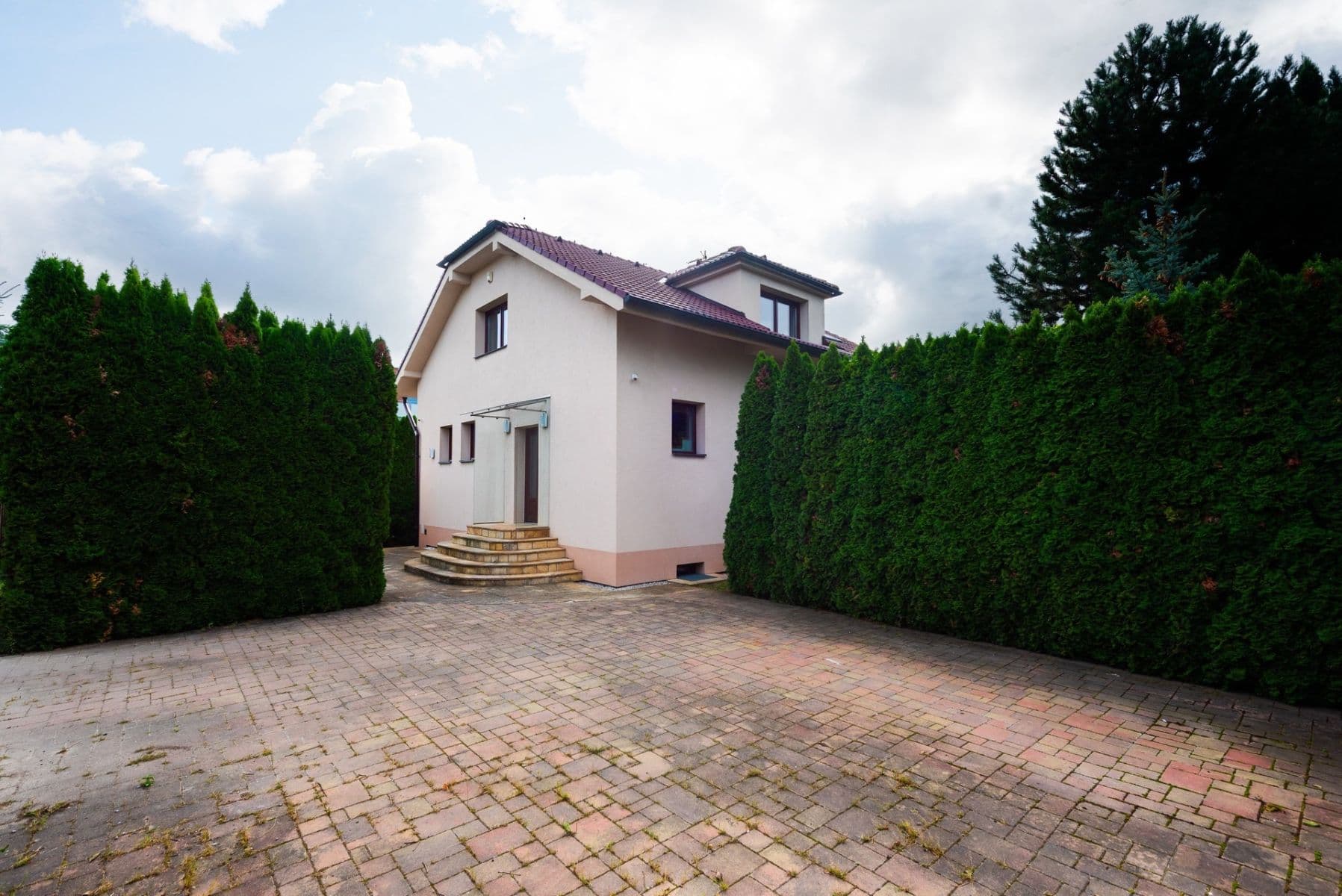 Prodej domu 198 m², pozemek 641 m², Do Zahrádek II, Praha, Praha Prodej domu 198 m², pozemek 641 m², Do Zahrádek II, Praha, Praha