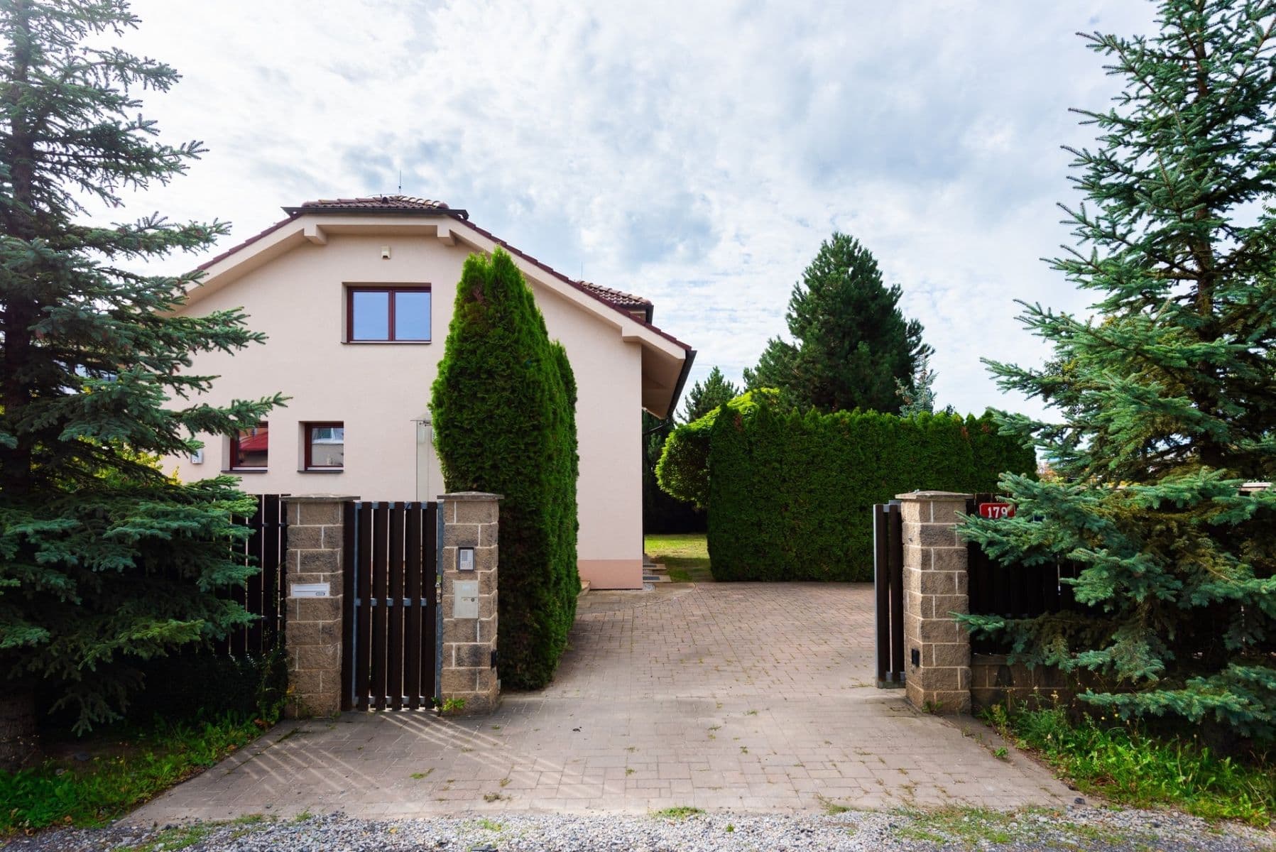 Prodej domu 198 m², pozemek 641 m², Do Zahrádek II, Praha, Praha Prodej domu 198 m², pozemek 641 m², Do Zahrádek II, Praha, Praha